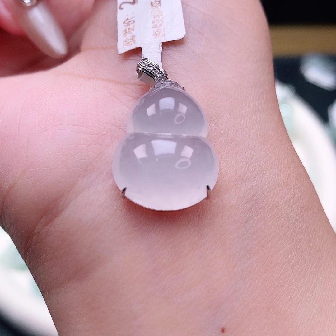 颈饰18K金镶嵌翡翠葫芦