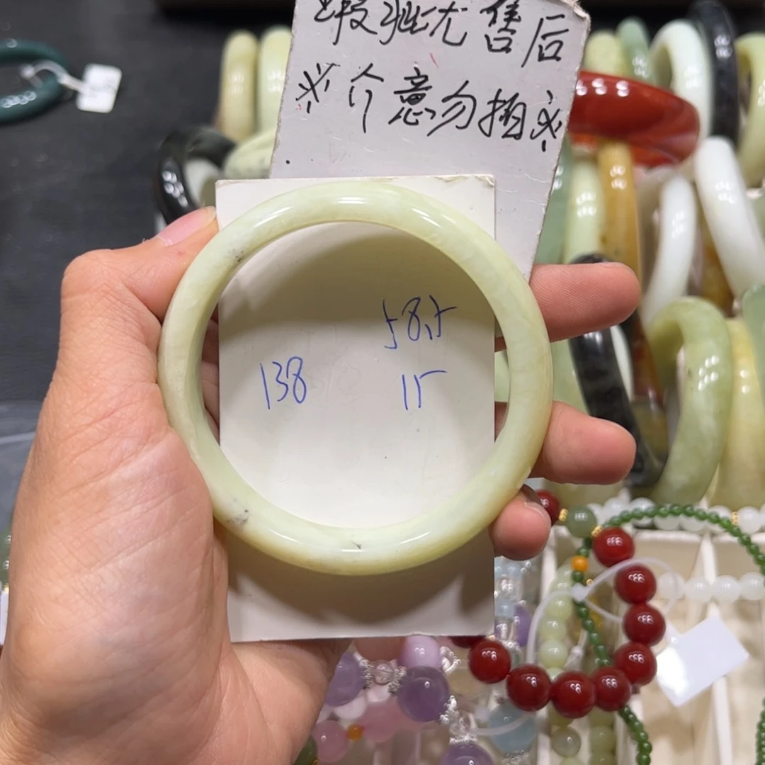 蛇纹石玉未镶嵌手镯
