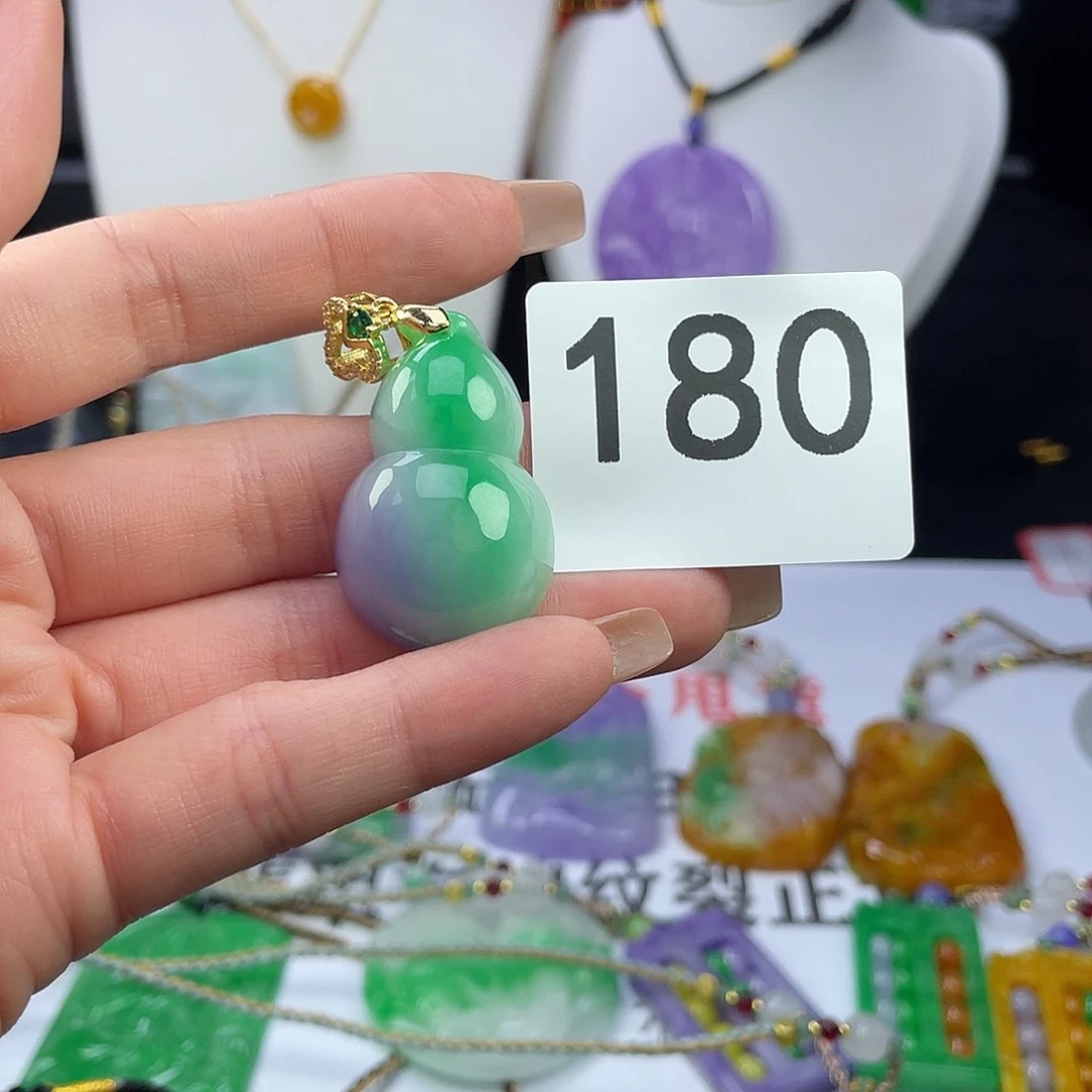 翡翠未镶嵌吊坠(赠链)