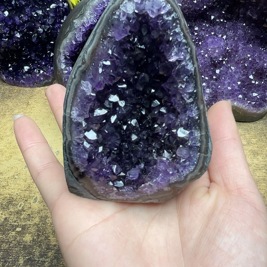 紫晶未镶嵌大型摆件（非配饰）