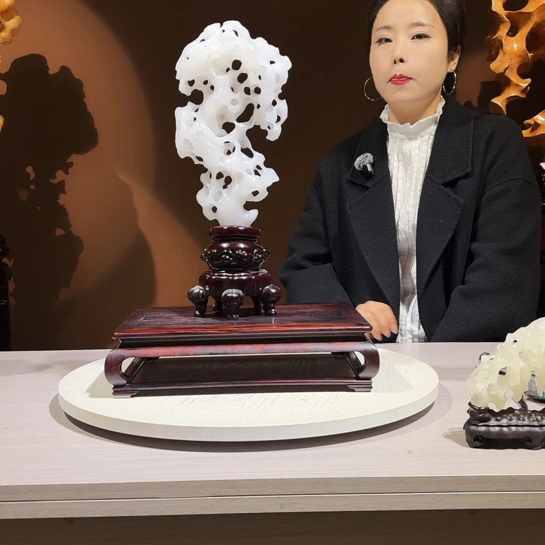 玉玲珑摆件，高39宽15