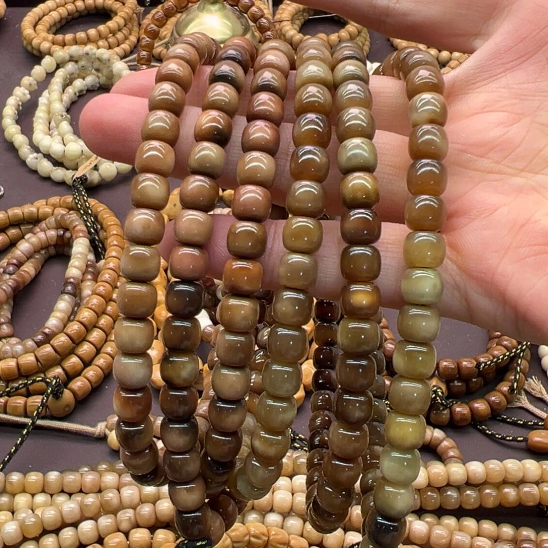 瑶****吊坠龙脊菩提老型