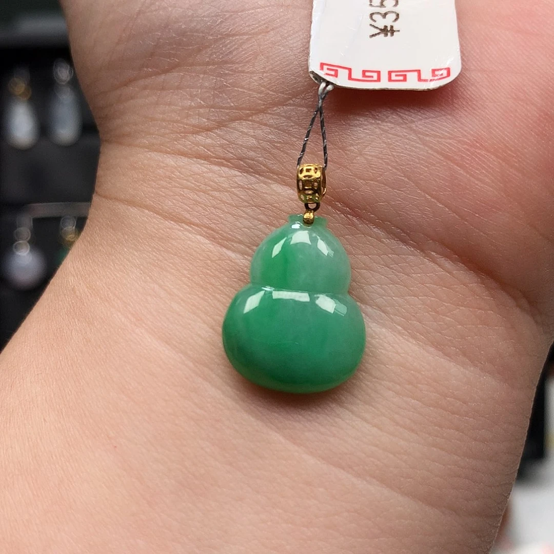 翡翠18K金镶嵌颈饰佛公