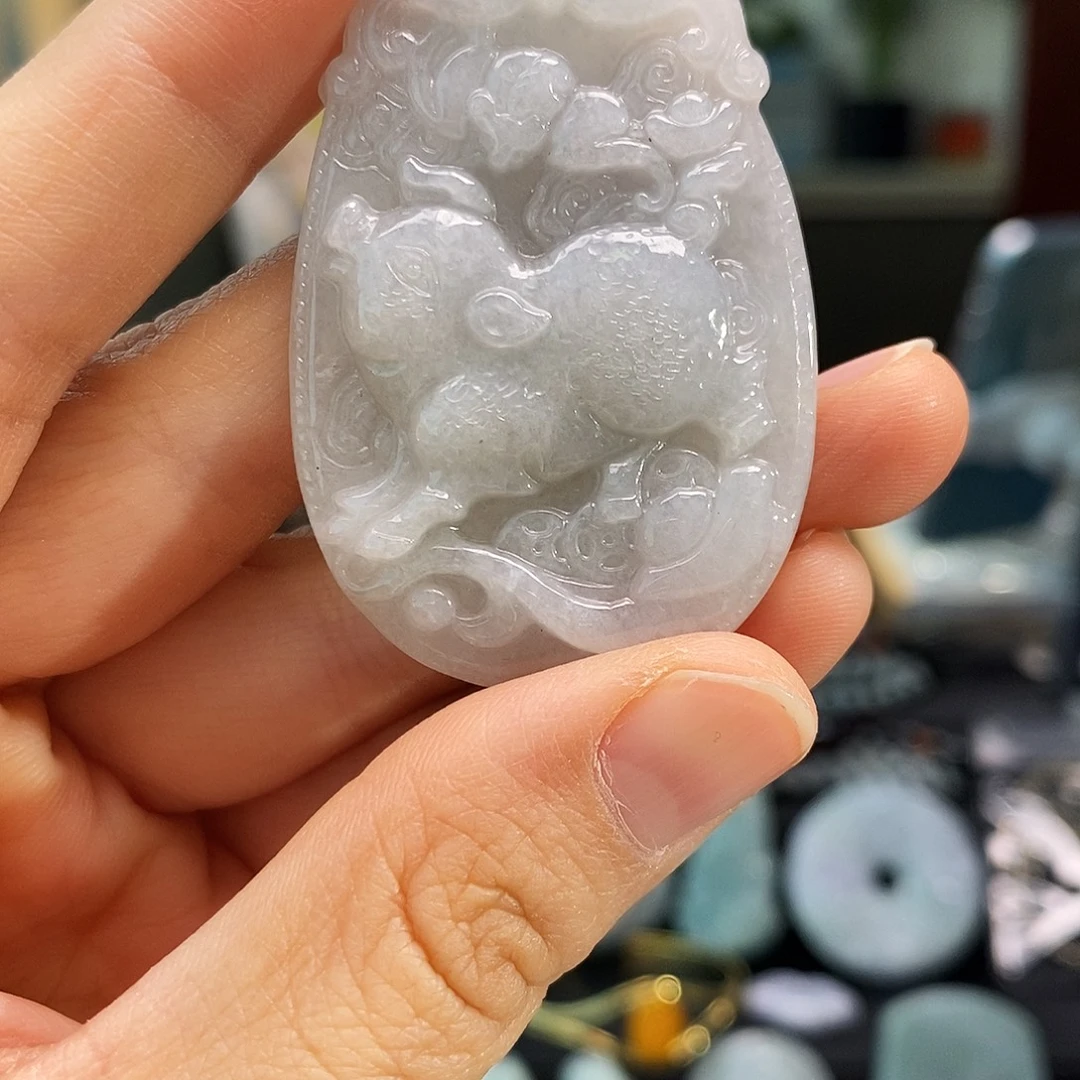 翡翠未镶嵌颈饰猪