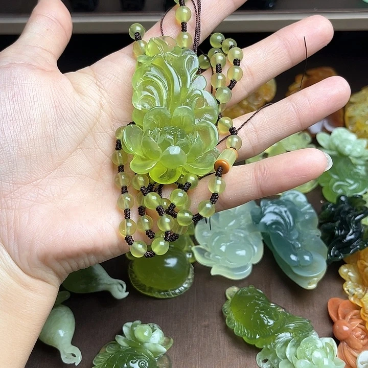 蛇纹石玉颈饰未镶嵌?***?