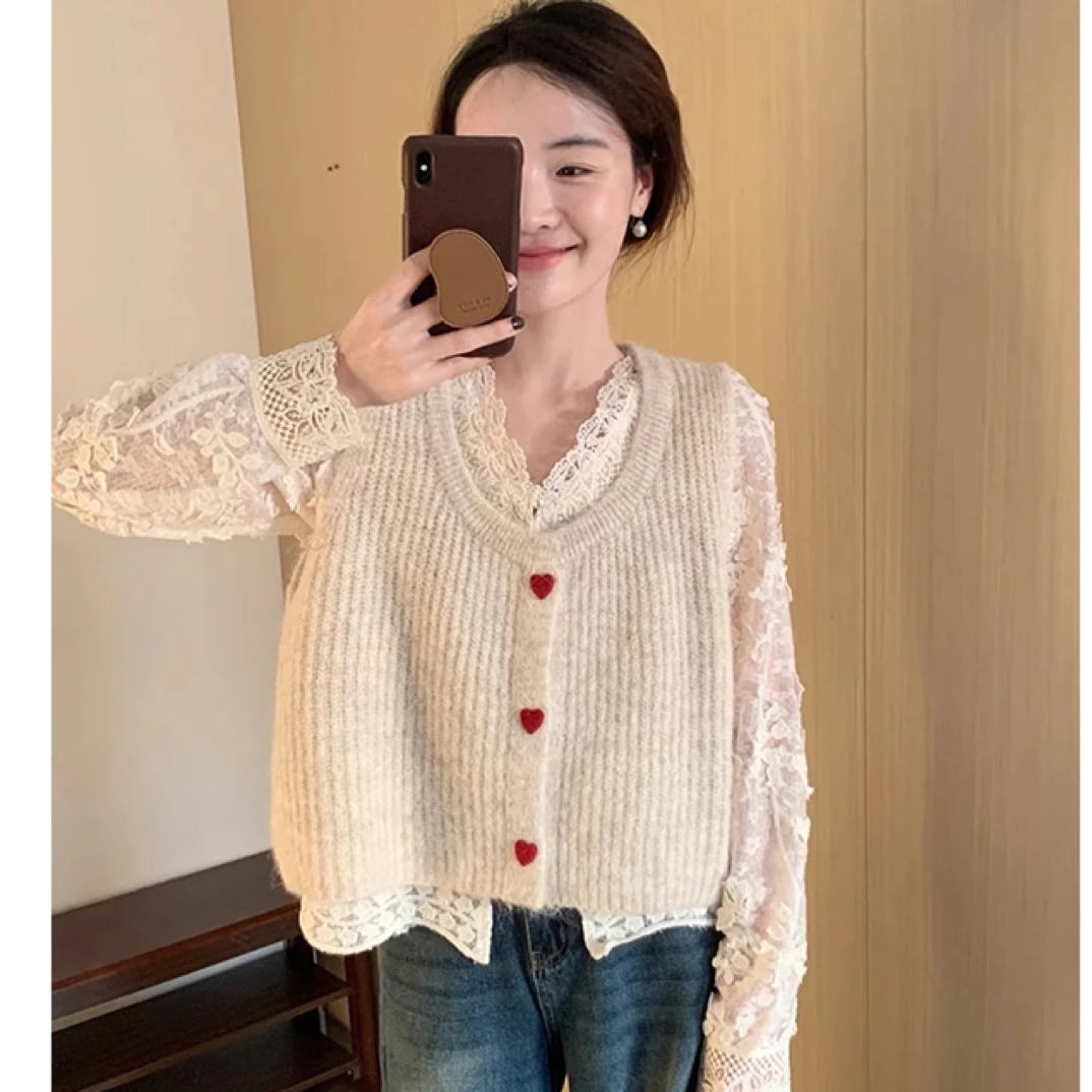 韩系小众爱心扣开衫马甲毛衣针织衫女新款春秋叠穿坎肩背心上衣潮