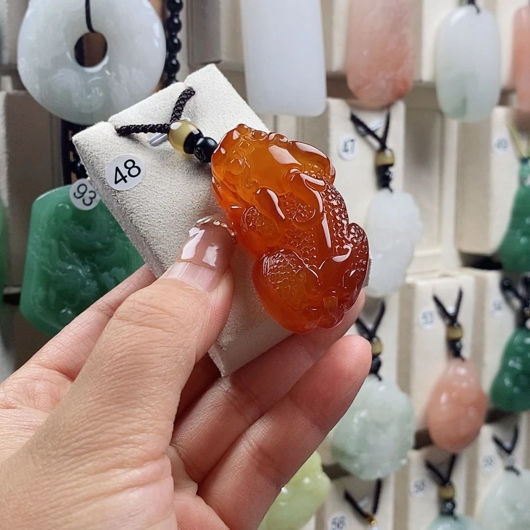 石英质玉未镶嵌颈饰