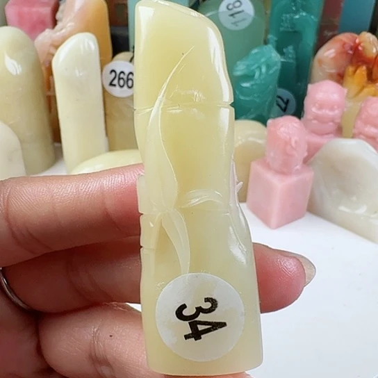 寿山石印石楚***书个别有瑕印石章料……