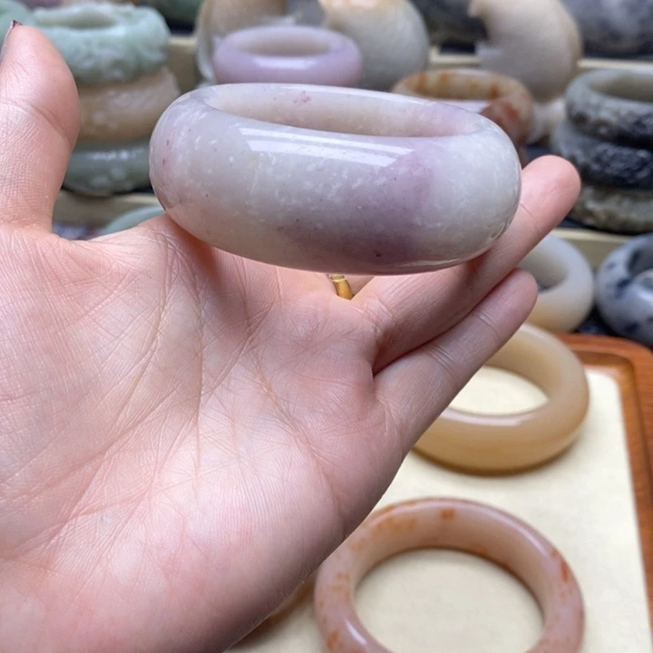 石英岩玉手镯未镶嵌