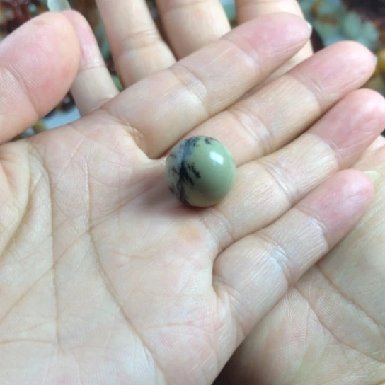 透闪石质玉未镶嵌手机链