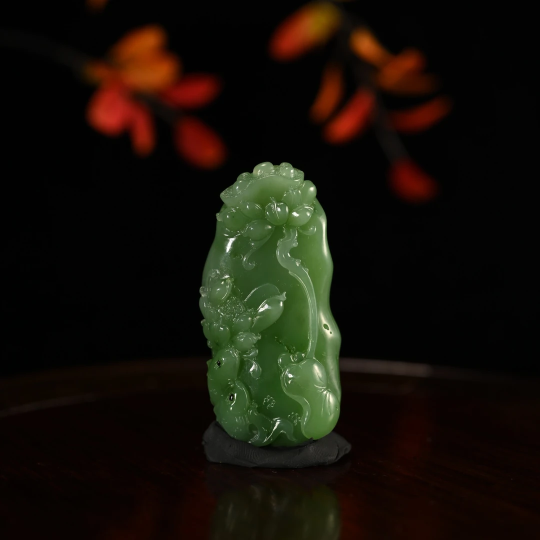 Lot8813 2512170008和田玉碧玉荷塘月色挂件/保利