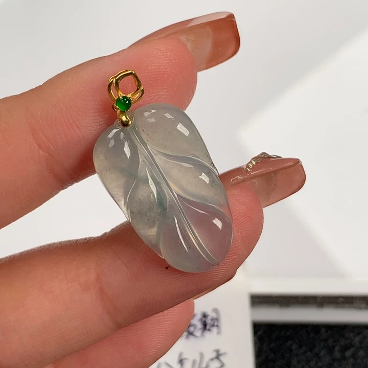 翡翠颈饰18K金镶嵌念**?叶子