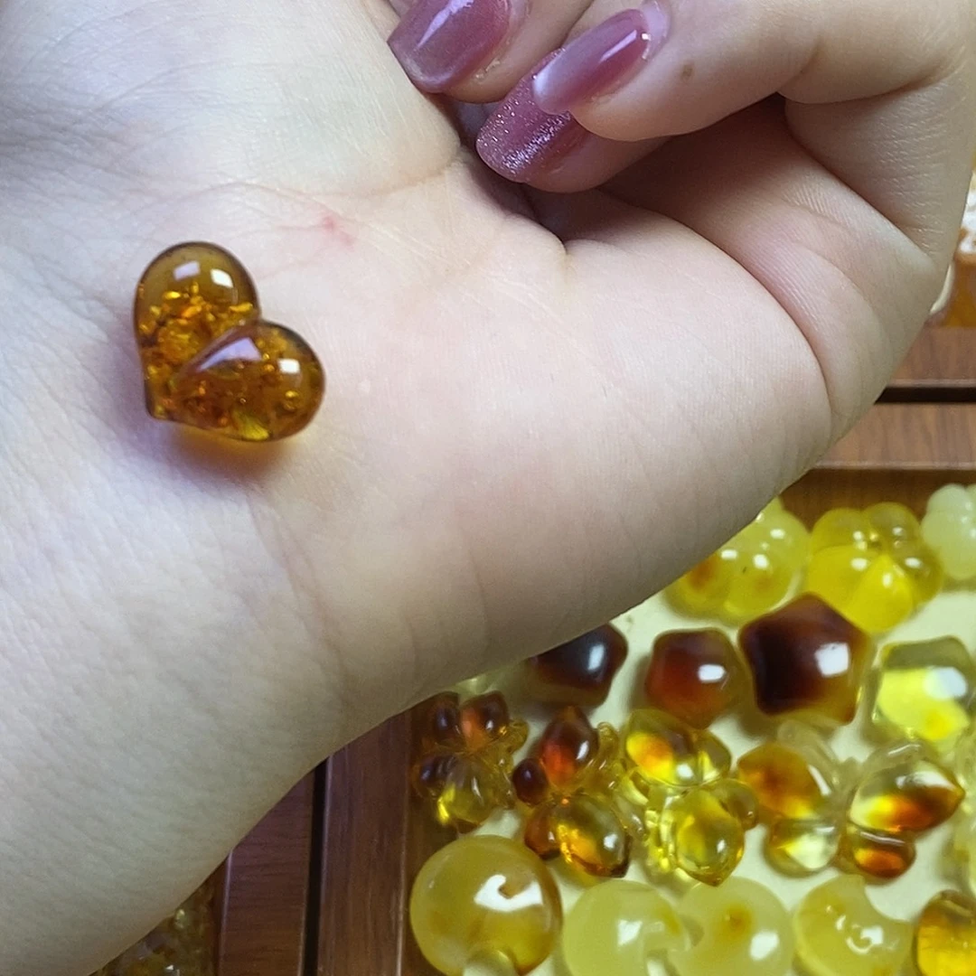 吊坠橄榄核花珀屁桃