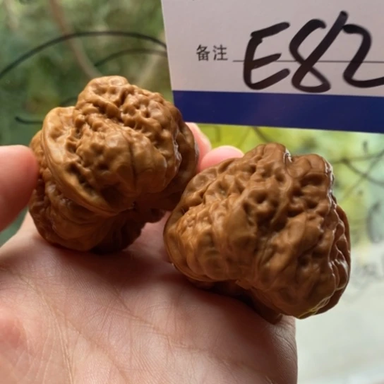 奈***斯文玩核桃吊坠38蛤蟆头