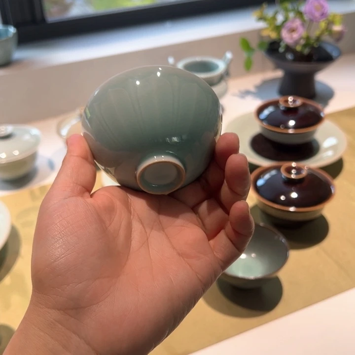 修***路龙泉青瓷莲瓣杯子