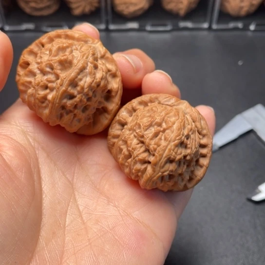 【闪购商品】把件文玩核桃白狮子………