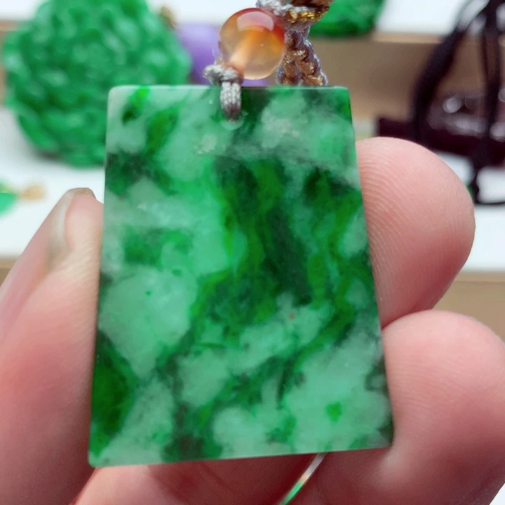 卖***翁翡翠未镶嵌吊坠(不含链)