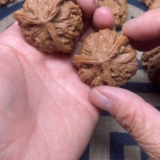 吊坠文玩核桃雨花石三棱