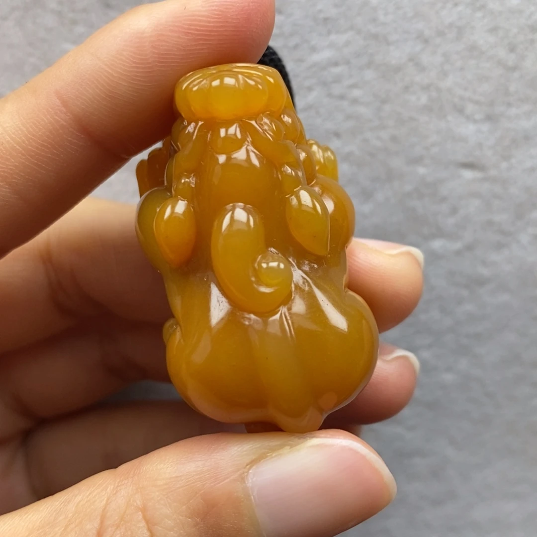 l***w石英质玉（黄龙玉）未镶嵌颈饰