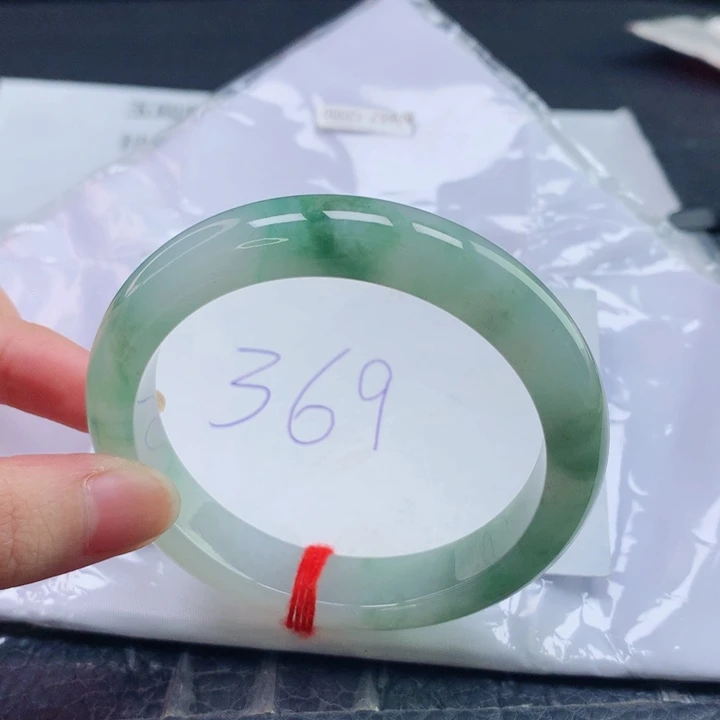 翡翠未镶嵌手镯圈口5657