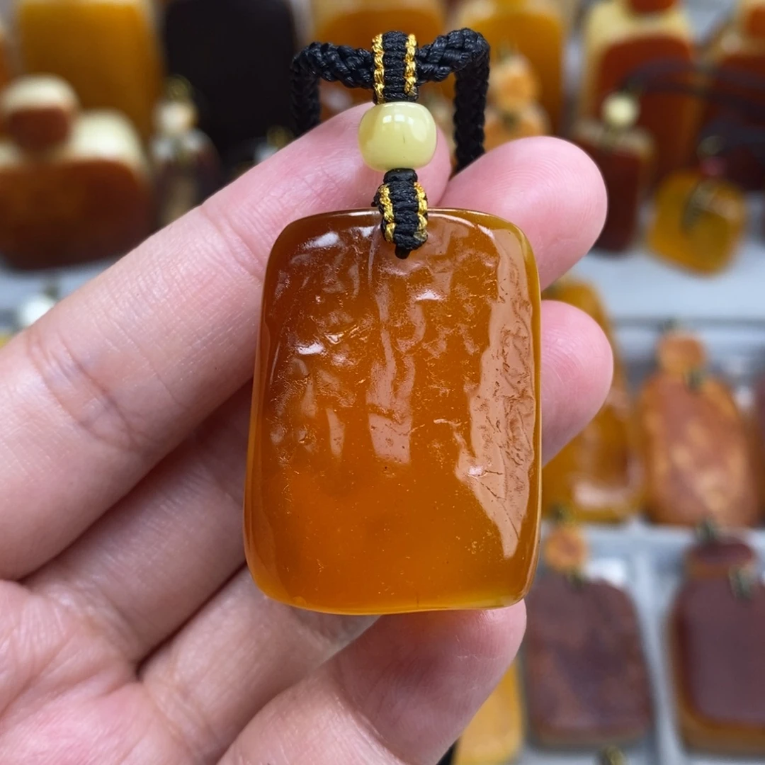 蜜蜡未镶嵌珠宝奇石