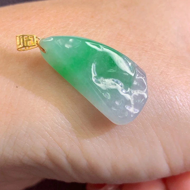 翡翠18K金镶嵌颈饰翡翠