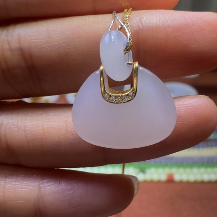 和田玉18K金镶嵌颈饰