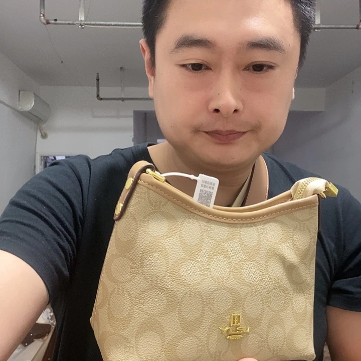 黄牛皮（革）鳄鱼皮（革）犏牛皮（革）