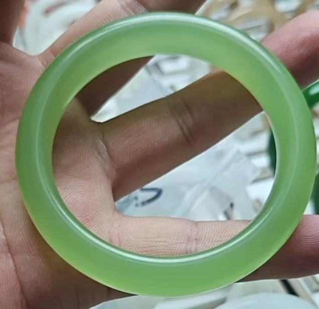 高货和田玉湖水绿手镯0996