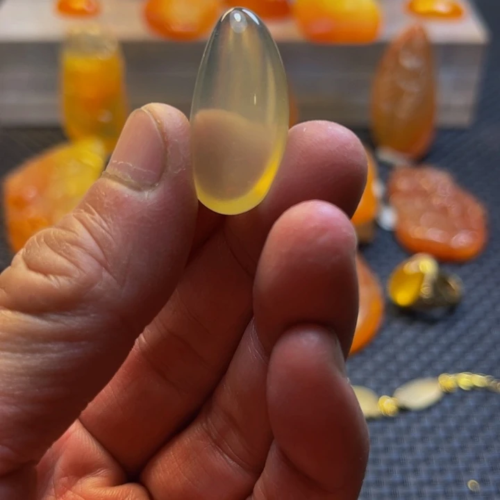 禾***庄石英质玉未镶嵌旦面