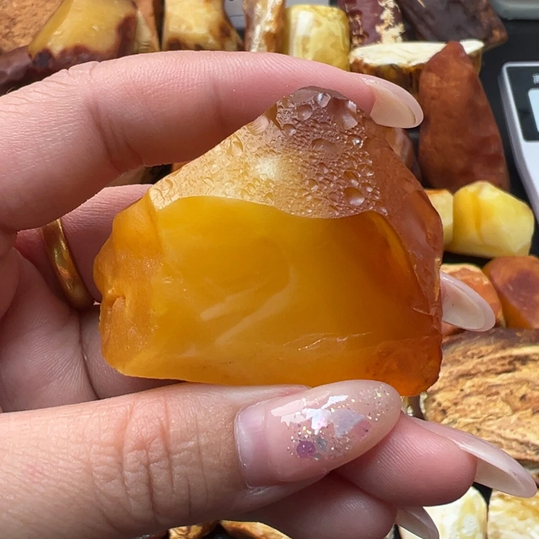 草****定制琥珀未镶嵌蜜蜡