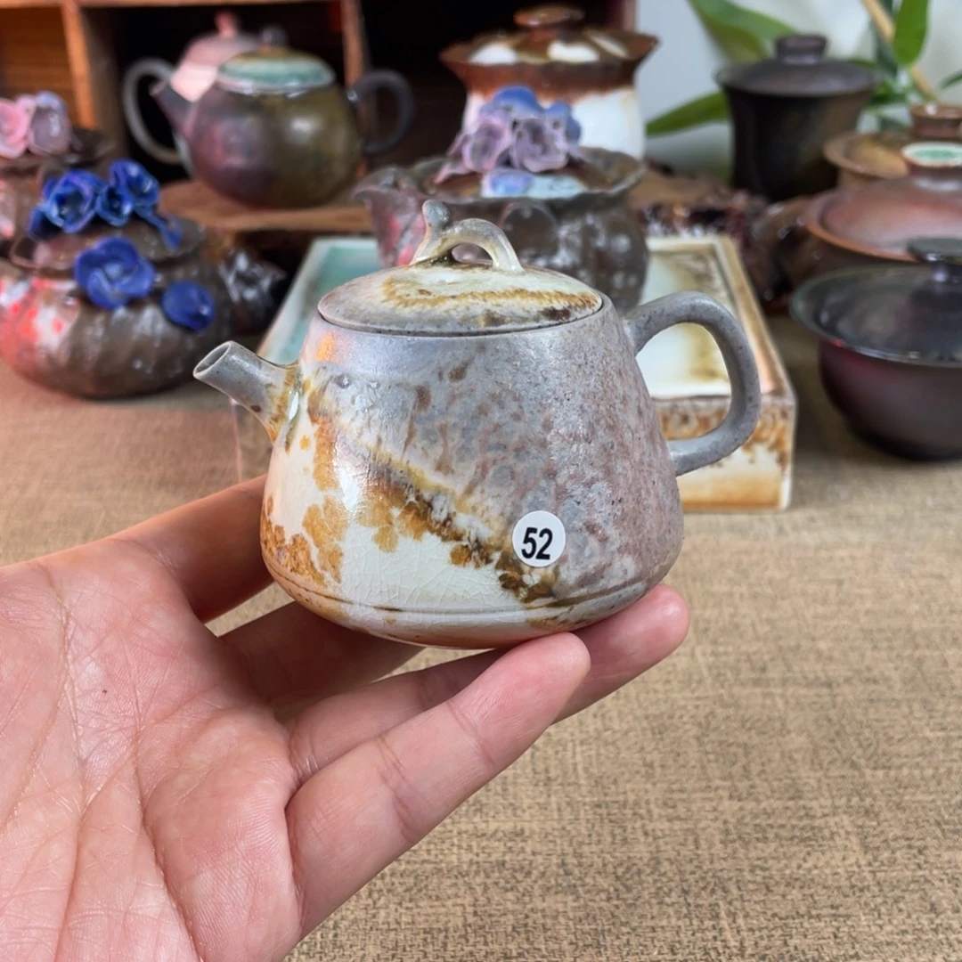 52中白壶。  柴烧。 容量130