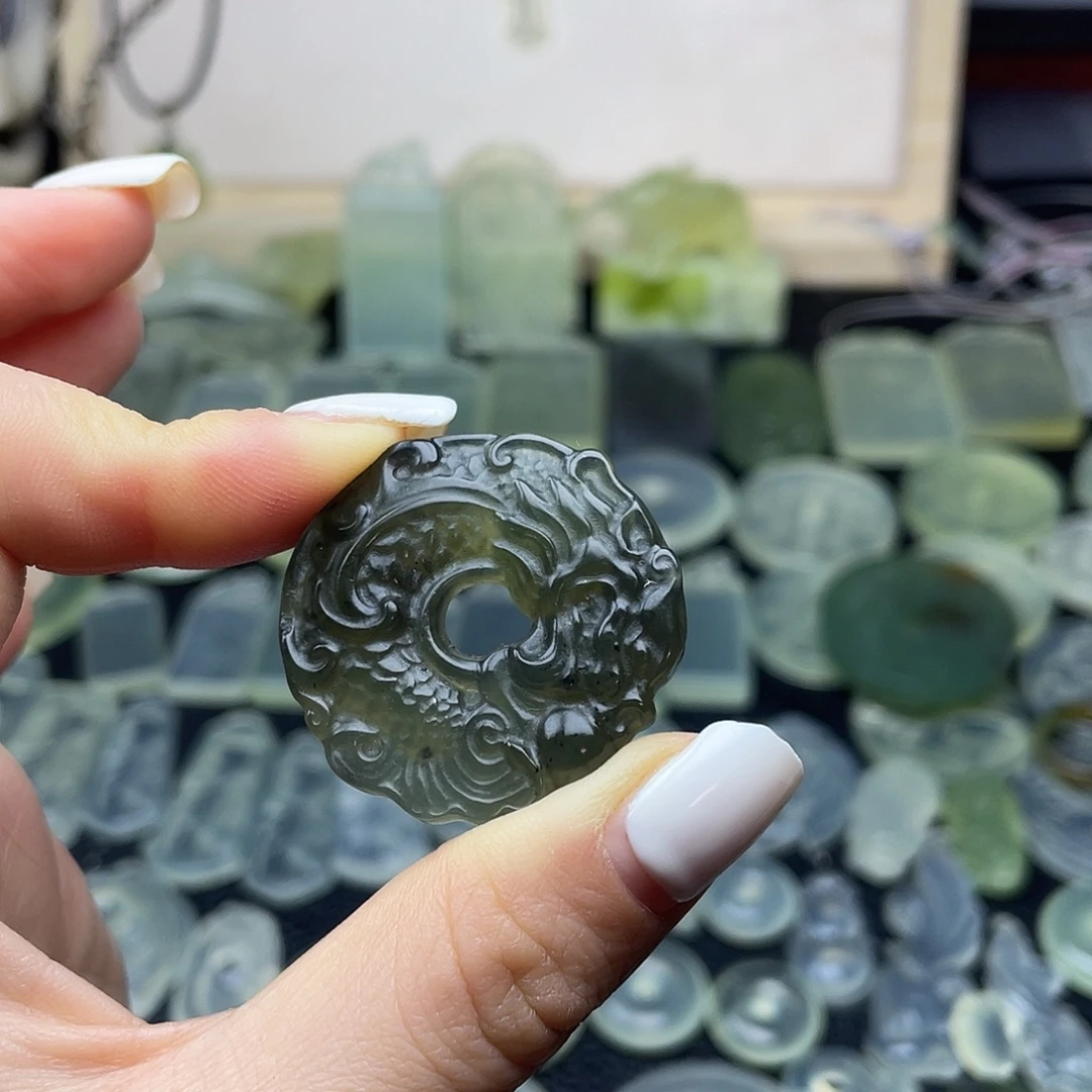 岫玉未镶嵌项圈龙扣