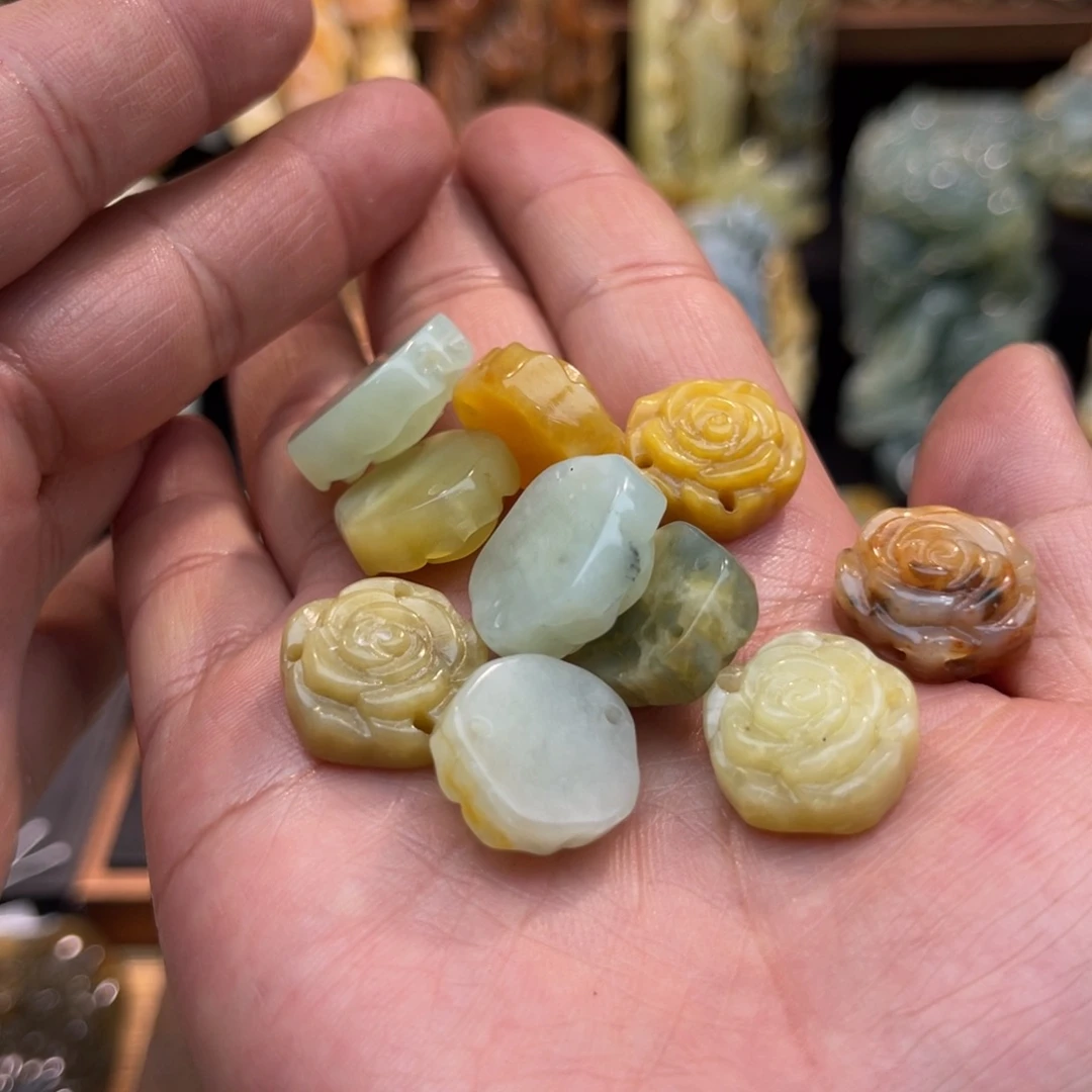 蛇纹石玉未镶嵌颈饰