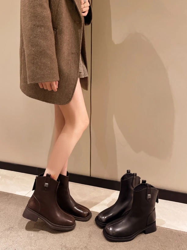雅丹风冬季短靴烟筒靴圆头低跟百搭时尚马丁靴