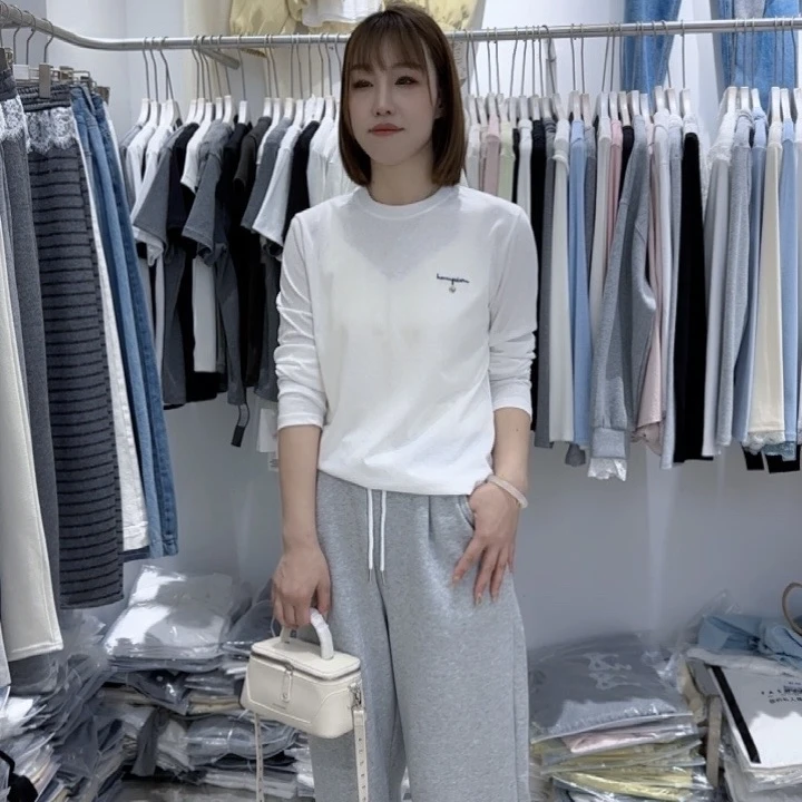 2025春季新款圆领长袖T恤女韩版显瘦百搭刺绣天丝打底衫
