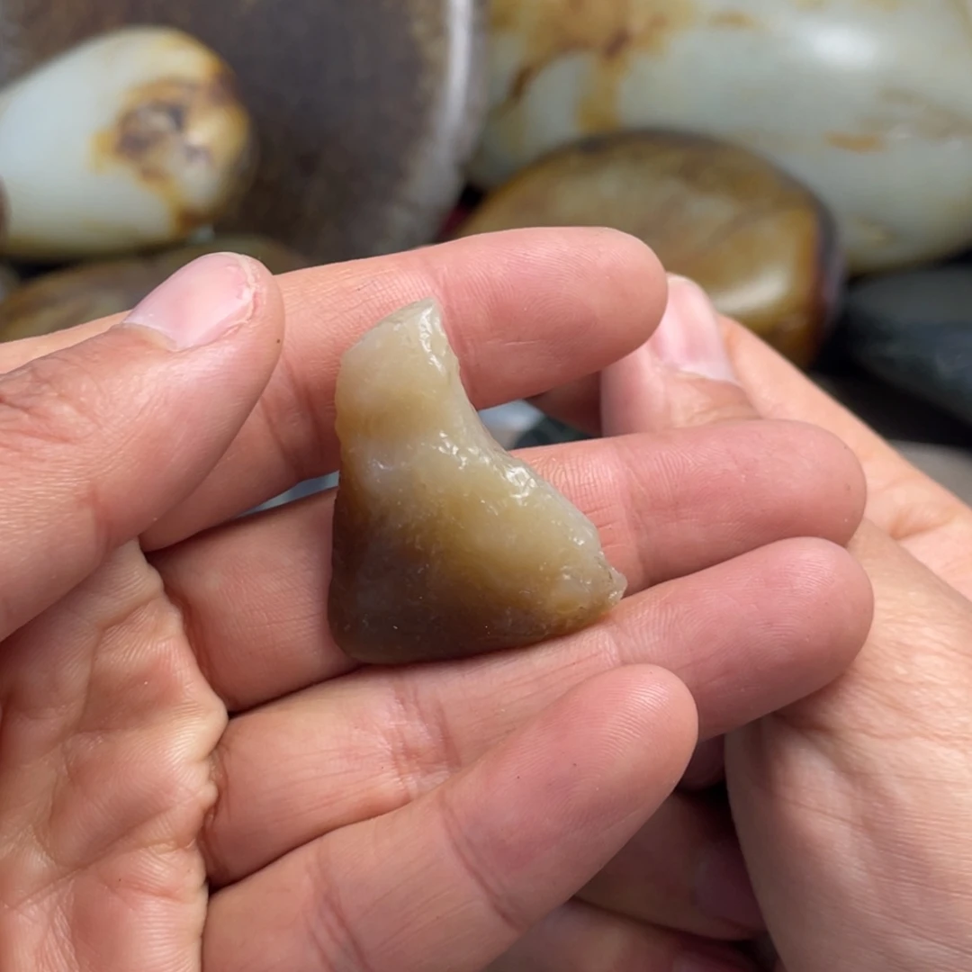 m***）和田玉未镶嵌颈饰