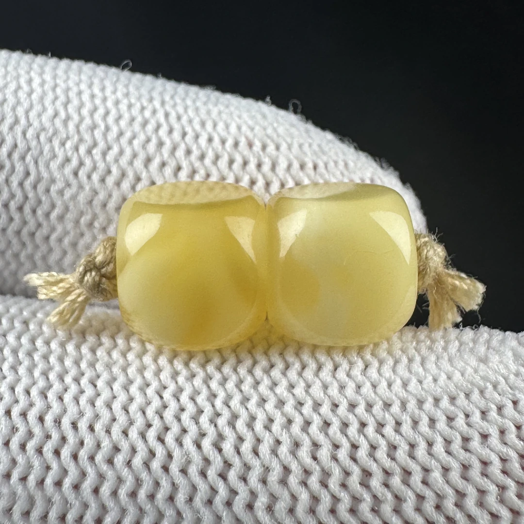D2063天然原矿俄料蜜蜡瑕疵特价四方珠 8.1mm支持复检