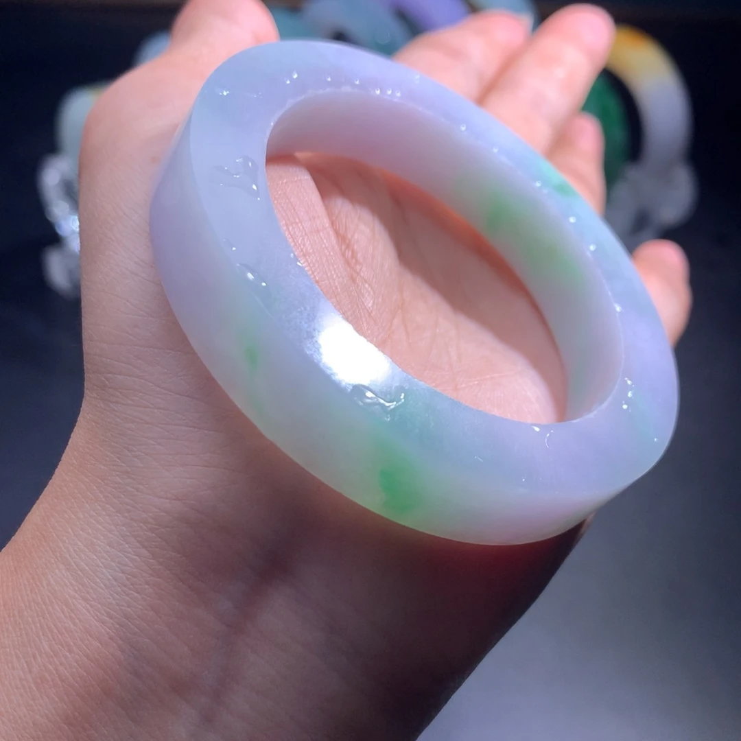 未镶嵌翡翠手镯定制翡翠