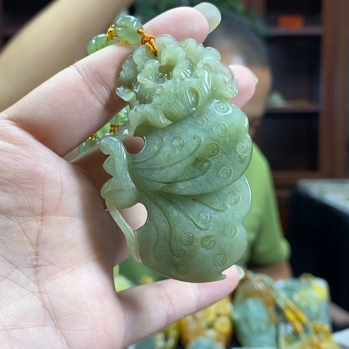 未镶嵌蛇纹石玉颈饰