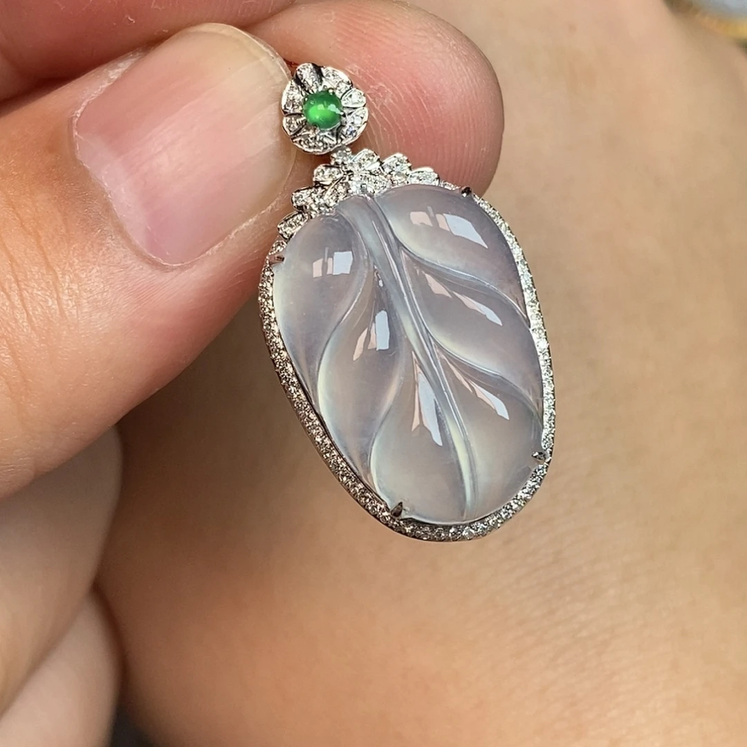 翡翠18K金镶嵌颈饰叶子