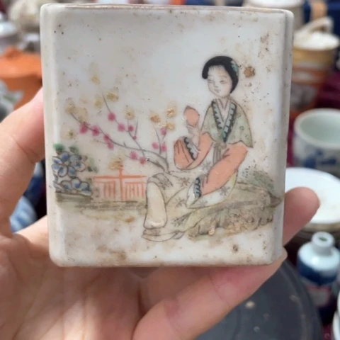 粉彩手把件鼻烟壶