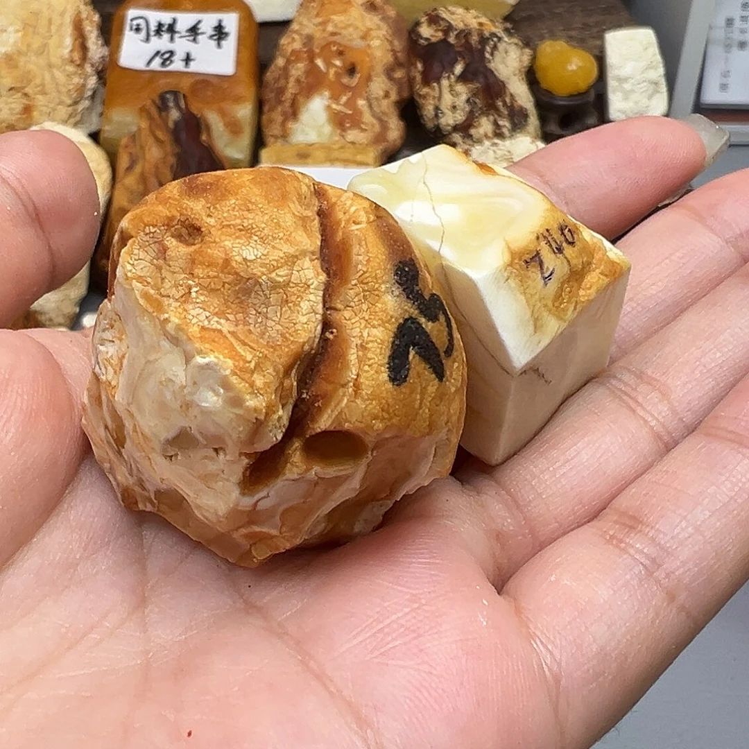 鵺***情未镶嵌定制琥珀蜜蜡