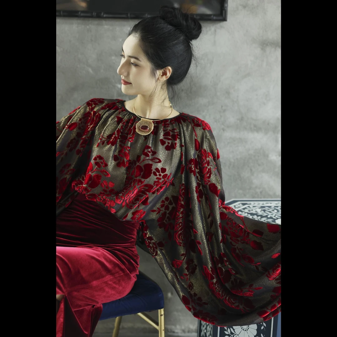 【莫兰迪邂逅】XM轻奢法式小众新款高级真丝植绒烧花琵琶袖宽松上衣