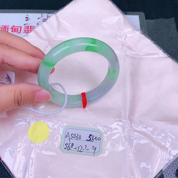 翡翠手镯未镶嵌缅甸翡翠