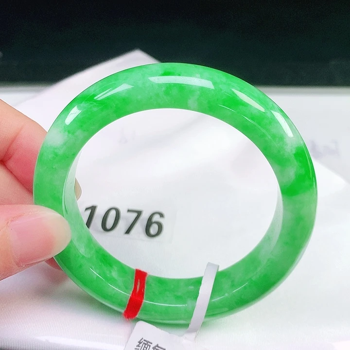 翡翠未镶嵌手镯1076