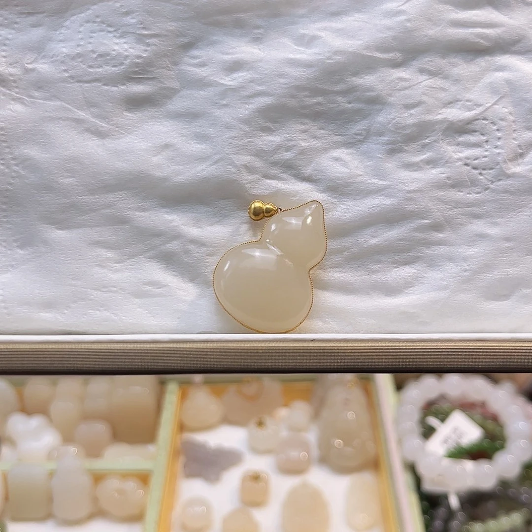 和田玉18K金镶嵌颈饰