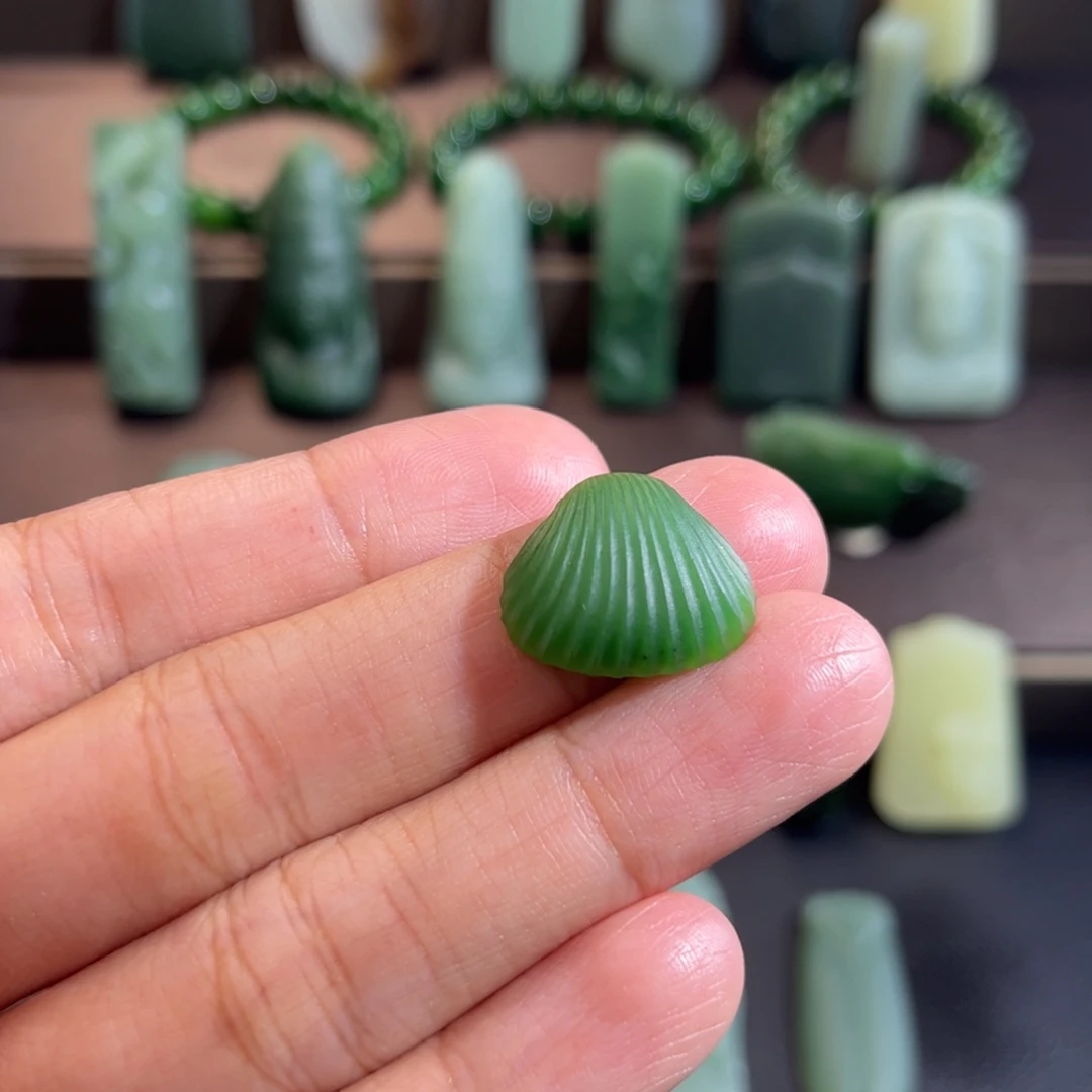 和田玉未镶嵌颈饰定制