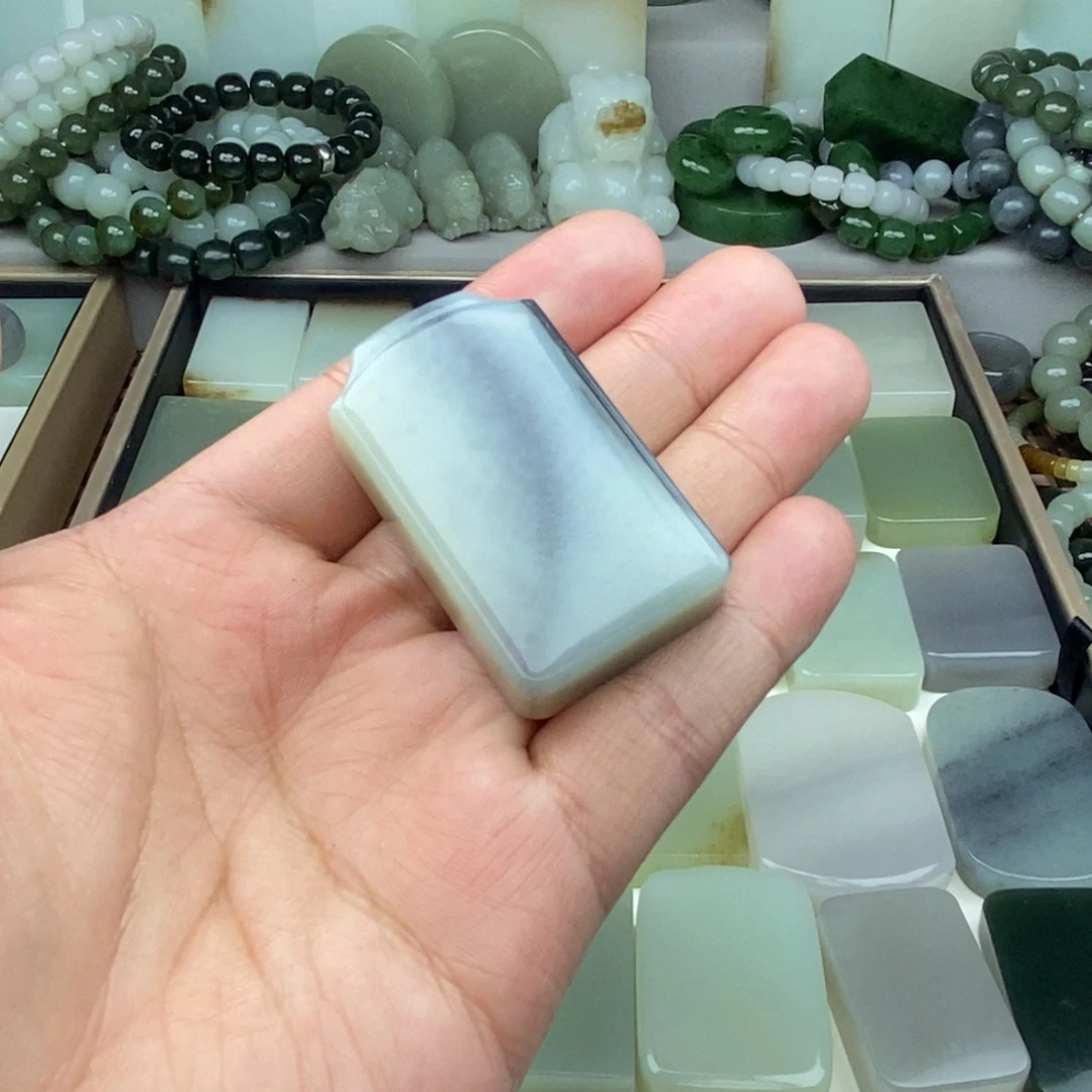 全***车和田玉未镶嵌颈饰