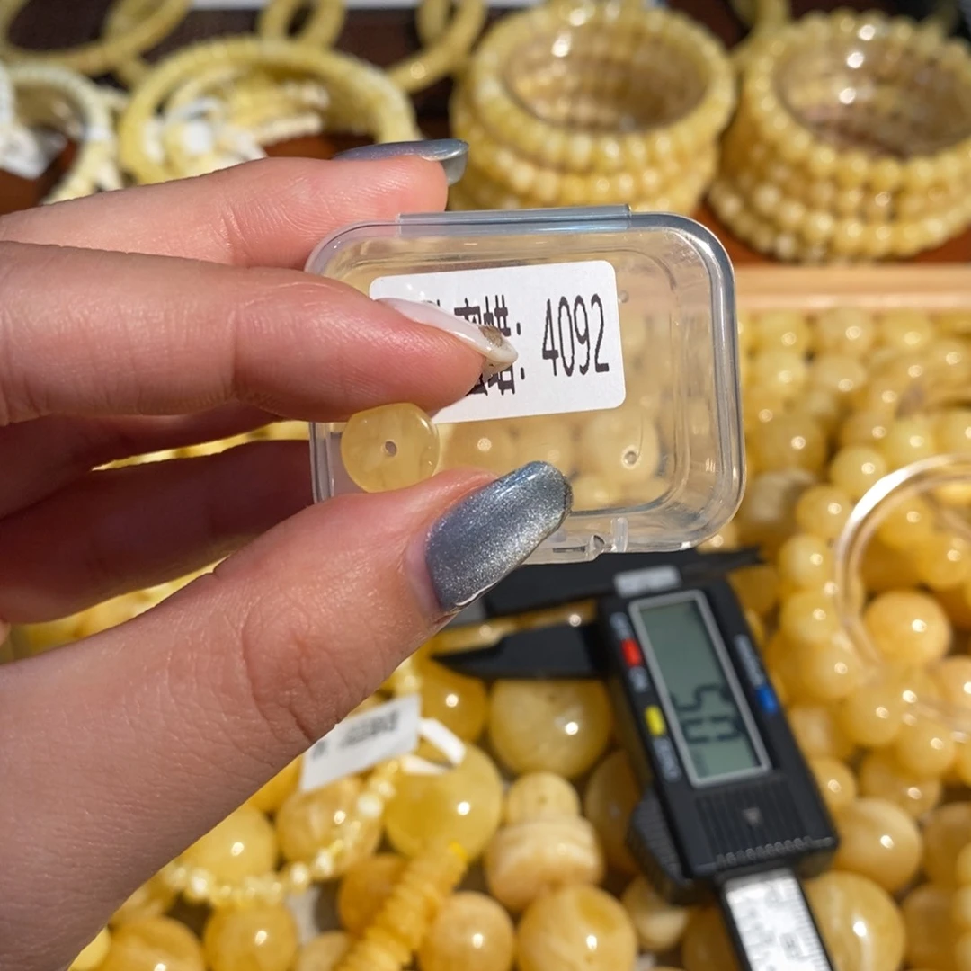 未镶嵌琥珀珠宝奇石4092